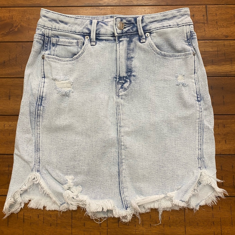 Good American Bombshell Denim Mini Skirt.  Size 2/26